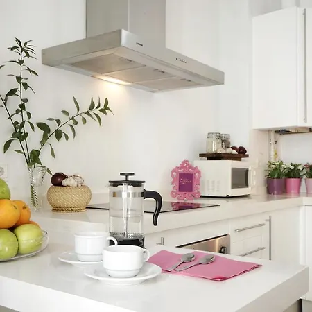 Apartment Singular Relator *