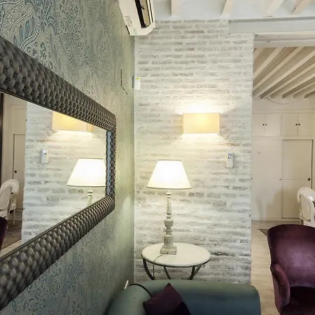 Singular Relator Apartment *