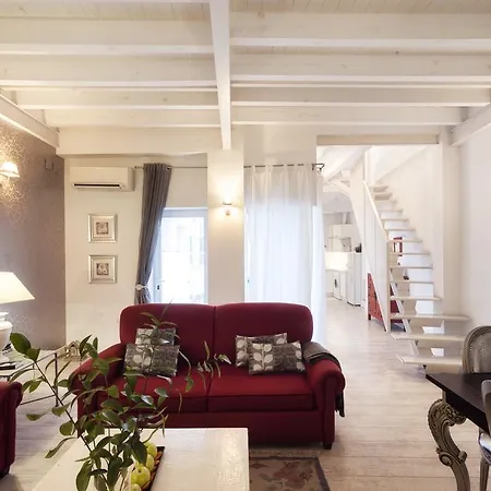 Singular Relator Apartment