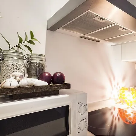 Singular Relator Apartment *