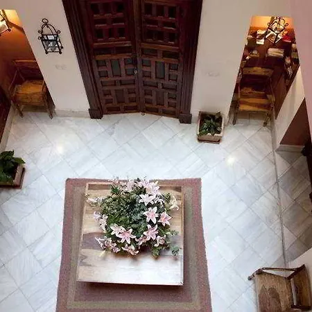 Nuea Giralda Hotel 2*