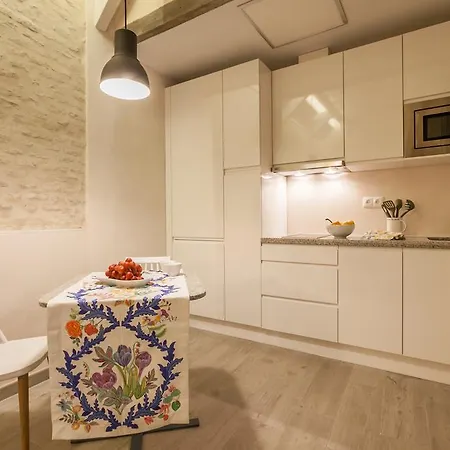 Tomas Ibarra Pool & Luxury Apartment