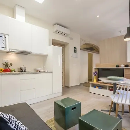 Tomas Ibarra Pool & Luxury Apartment