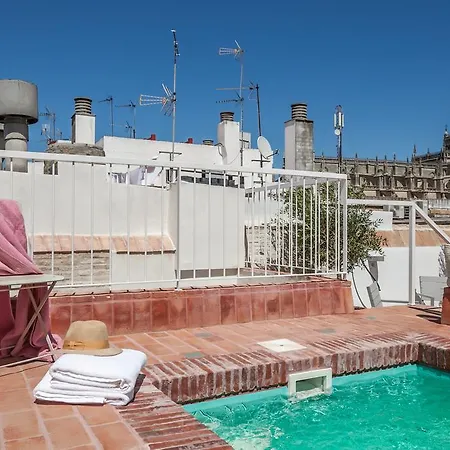 Tomas Ibarra Pool & Luxury Apartment Seville