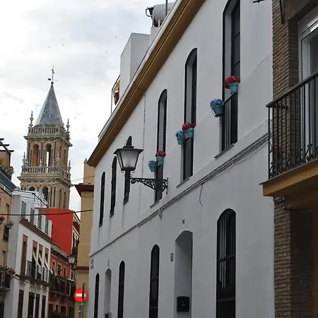 Triana Pelay Apartment *