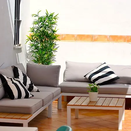 Triana Pelay Apartment *