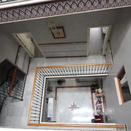 Casa de hóspedes Roma 2*