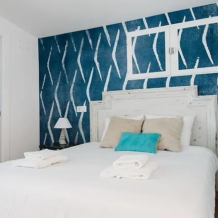 Hostly Acetres 2a-penthouse In Center-fibre-parking Opt Apartment *