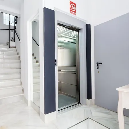 Hostly Acetres 2a-penthouse In Center-fibre-parking Opt Apartment Seville