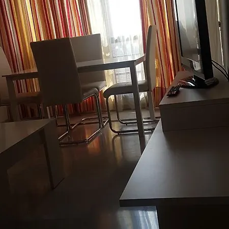 Victoria Apartment *