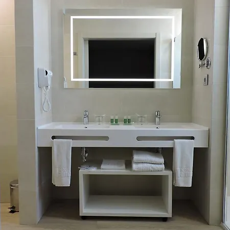 America Hotel 4*