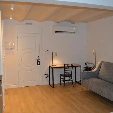 Hom Apartment *
