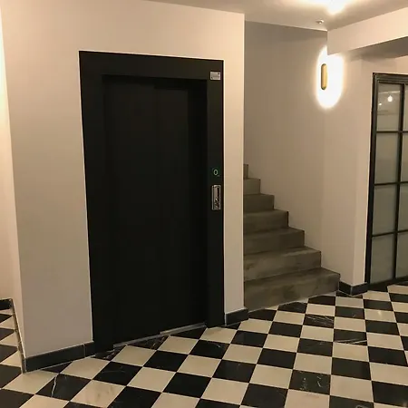 Apartment Hom *