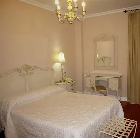 Le Petit Paris Guest house 2*