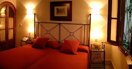 Nuea Giralda Hotel 2*
