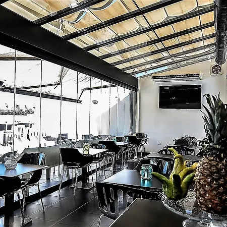 Patio De La Alameda מלון 3*