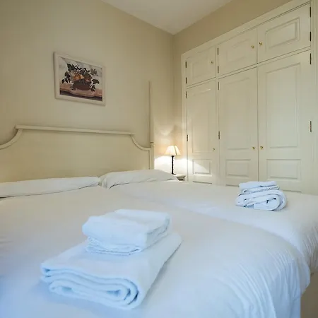 At Apartamentos&vtv Conde De Torrejón 10