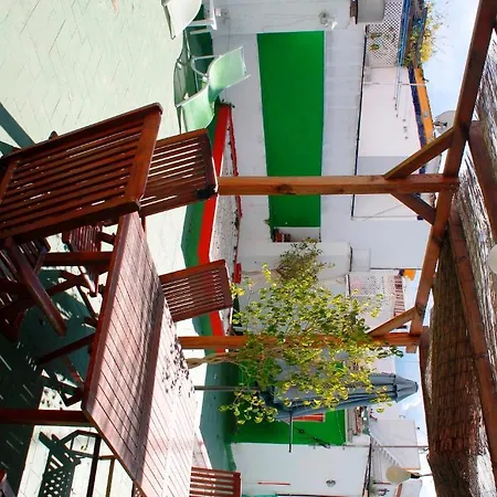 The Garden Backpacker Севилья