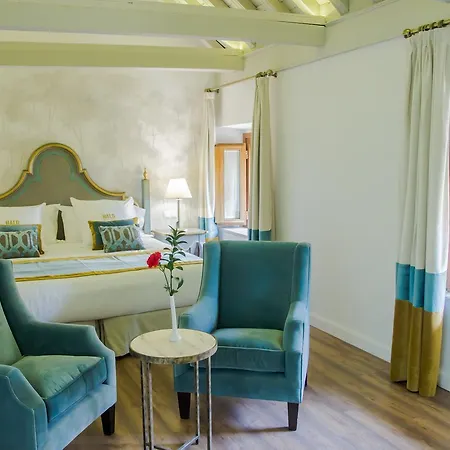 Halo Boutique 4*