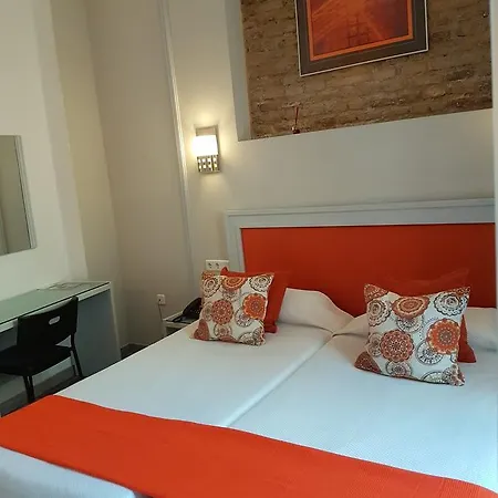 Y Dona Lola Hotel 2*