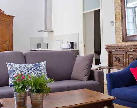 Apartment Life Alberto Lista *