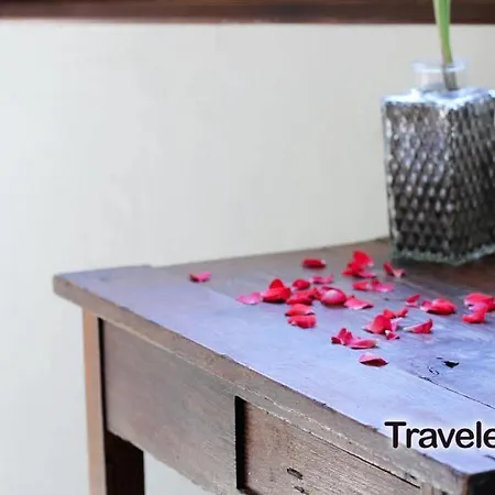 Traveler's Hotel *