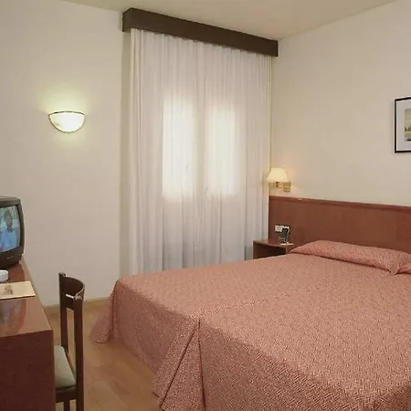 Hotel Catalonia Giralda 4*
