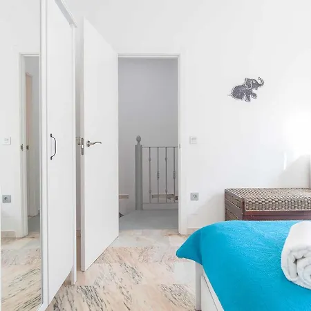 Maravilloso Duplex En Escoberos Seville