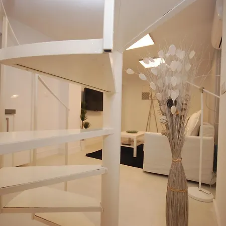 Holi Rent Salmedina Sevilla