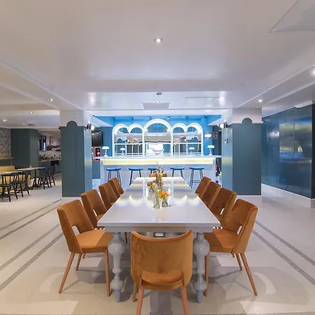 Petit Palace Puerta De Triana Севилья