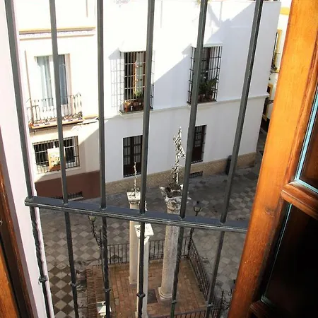 Patio De Cruces *