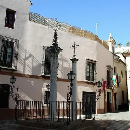 Patio De Cruces Sevilla