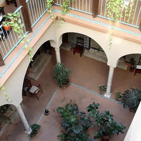 Patio De Cruces *