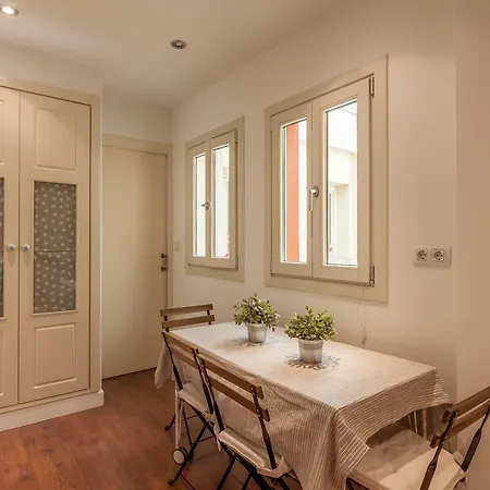 Cathedral House 2*