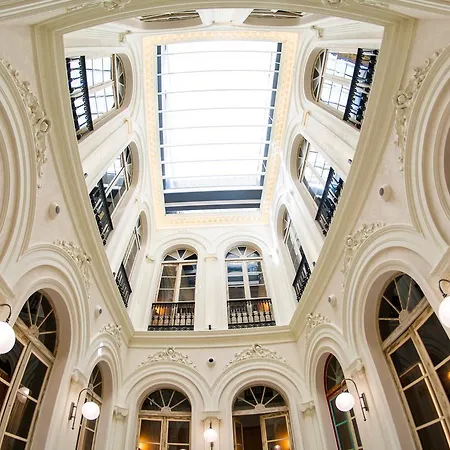 Hotel Lobby 5*