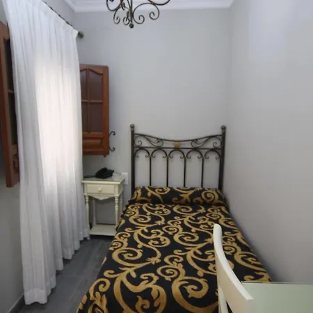 Casa de hóspedes Roma 2*