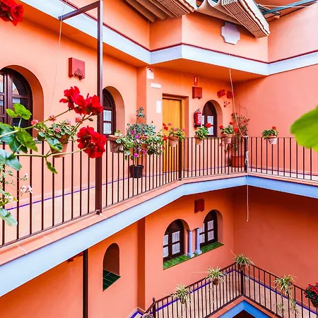 Patio De La Alameda מלון