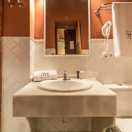 Hotel Nuea Giralda 2*