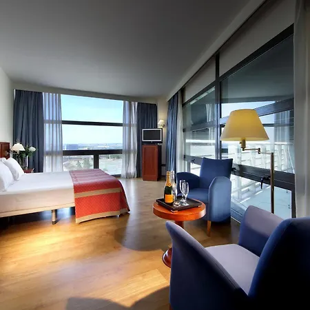 Exe Isla Cartuja Hotel 4*