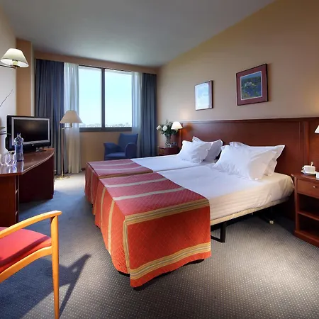 Exe Isla Cartuja Hotel 4*