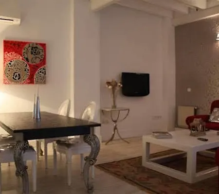 Apartment Singular Relator