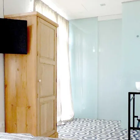 The Corner House 3* Seville