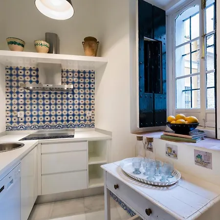 Genteel Corral Del Rey Apartment *