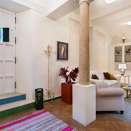 Genteel Corral Del Rey Apartment *