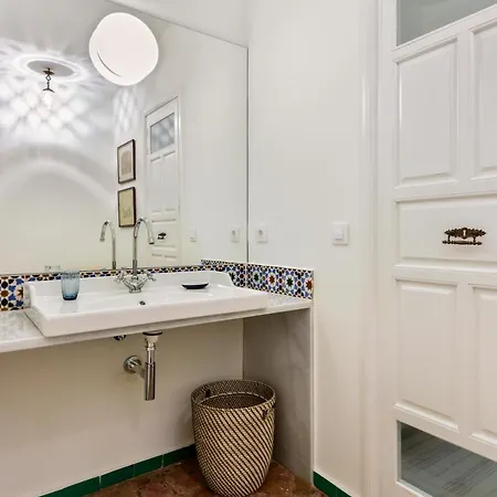 Genteel Corral Del Rey Apartment *