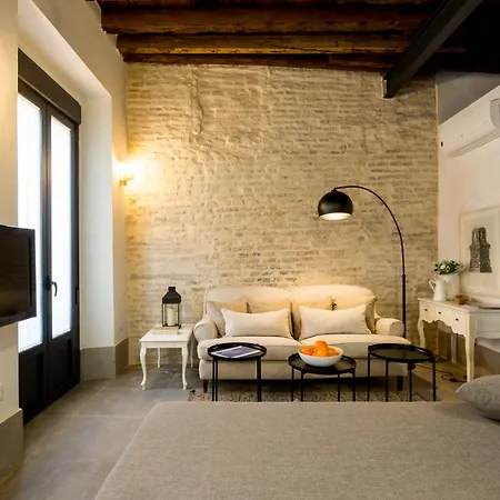 Oak & Sandstone - Space Maison Apartment