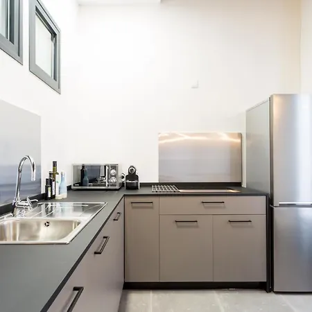 Oak & Sandstone - Space Maison Apartment