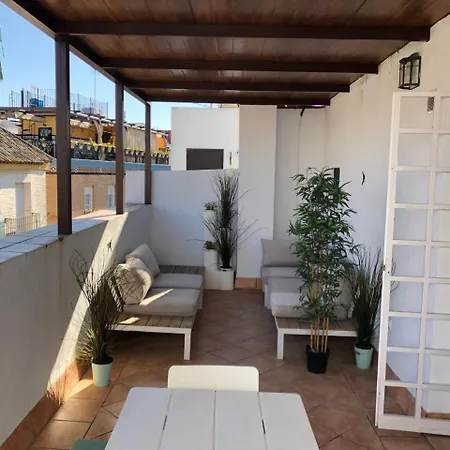 Triana Pelay Apartment *