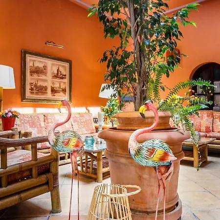 Patio De La Alameda מלון 3*