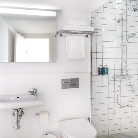 Slow Suites Alameda Apartment